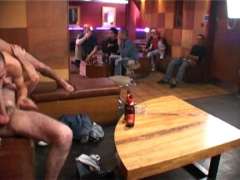 fick in schwulen bar